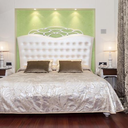 Escuderos Hotel Cruz Argamasilla de Calatrava Стая снимка
