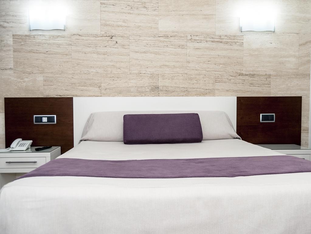 Escuderos Hotel Cruz Argamasilla de Calatrava Стая снимка