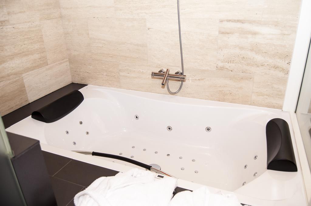 Escuderos Hotel Cruz Argamasilla de Calatrava Стая снимка